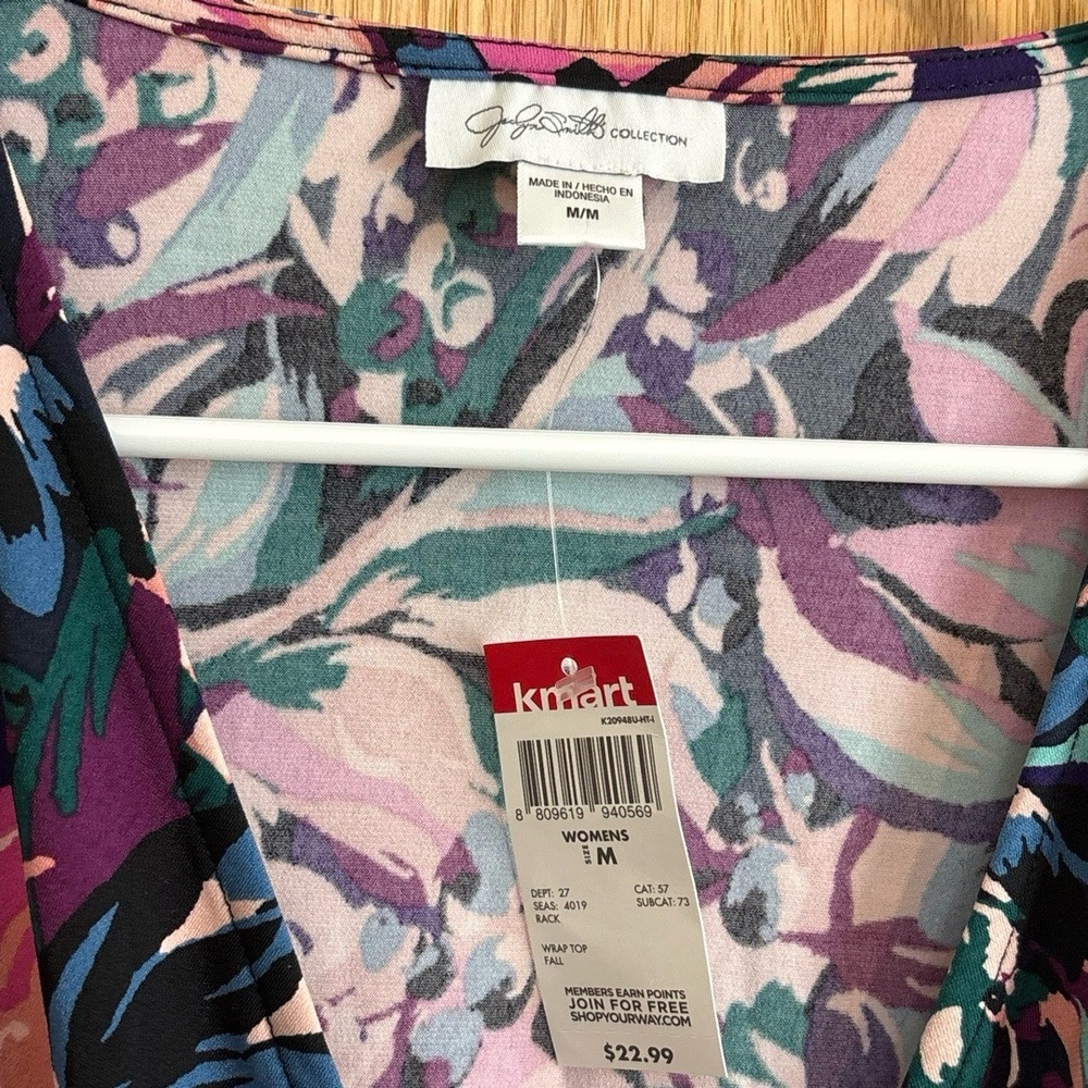 NWT Joclyn Smith M Multi-Color Floral Faux Wrap Top V-Neck Long Sleeve Tie-Side - Picture 3 of 6